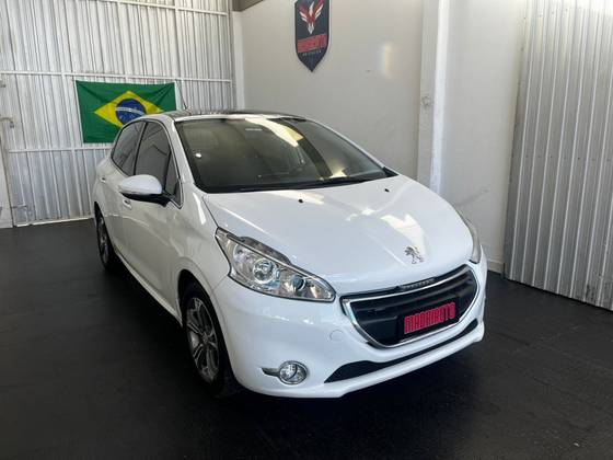 PEUGEOT 208 1.6 GRIFFE 16V FLEX 4P AUTOMÁTICO PEUGEOT 208 1.6 GRIFFE 16V FLEX 4P AUTOMÁTICO